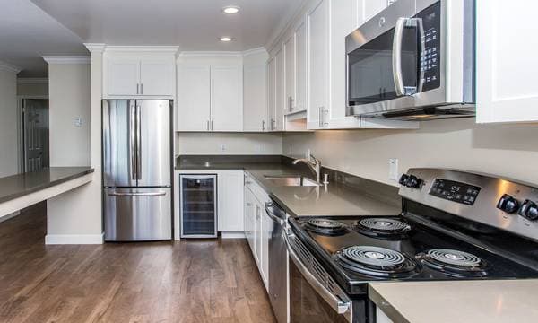 2BR/1BA Apartment on Foster City Boulevard · San Mateo photo 3