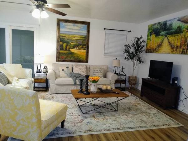 3BR/2BA Single Family House · Santa Rosa photo 4