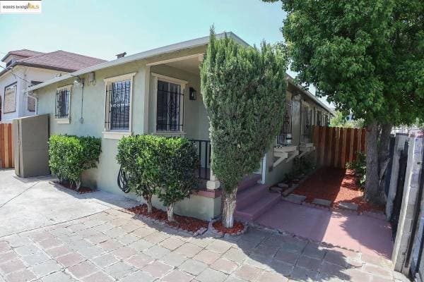 2BR/1BA Duplex · Oakland photo 3