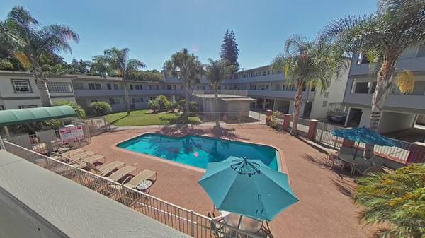 3BR/2BA Apartment on Coleman Place · Menlo Park photo 1