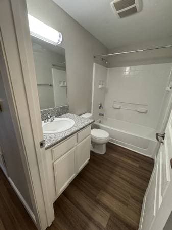 2BR/2BA Townhouse on Round Barn Blvd · Santa Rosa photo 2