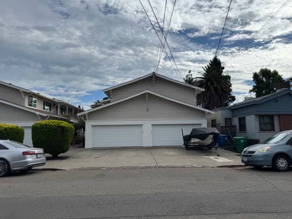 2BR/1BA Apartment · Alameda photo 1