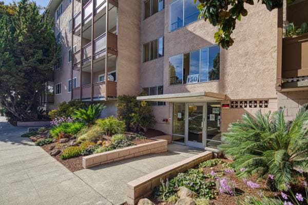 2BR/1BA Apartment · San Leandro photo 2