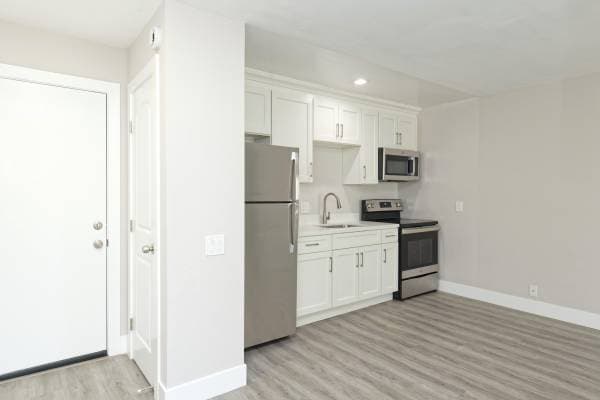 1BR/1BA Apartment · Oakland photo 5