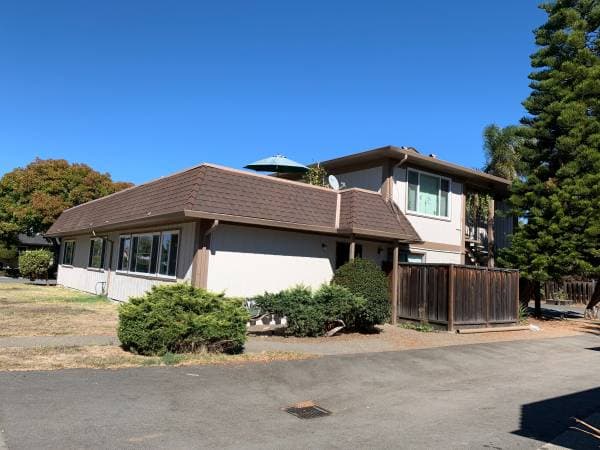 2BR/1BA Apartment on Mayfair Park Ave. · Fremont photo 3