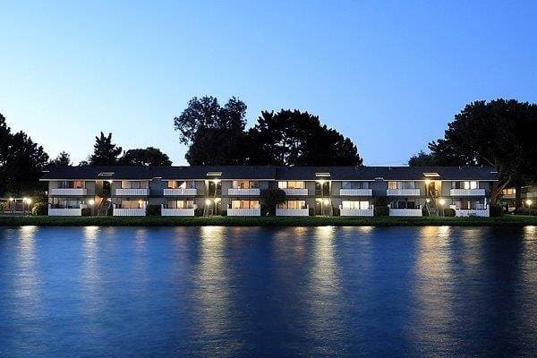 2BR/1BA Apartment on Shell Boulevard · San Mateo photo 1