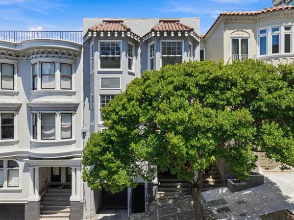 2BR/2BA Apartment on Taylor Street · San Francisco photo 1