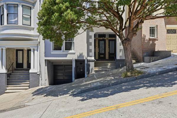 2BR/2BA Apartment on Taylor Street · San Francisco photo 2