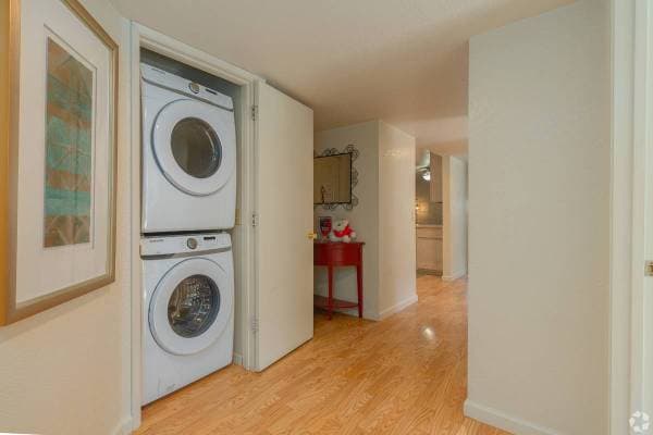 Spacious And Bright 1br/1ba Unit In The Mission! Laundry! Parking! Progressive photo 3