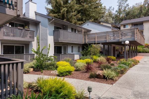 2BR/1BA Apartment on Hancock Street · Hayward photo 2