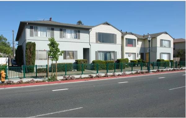 Beautiful 1 Bed 1 Bath Available photo 2