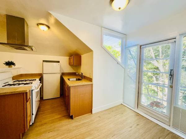 2BR/1BA Apartment · Berkeley photo 4