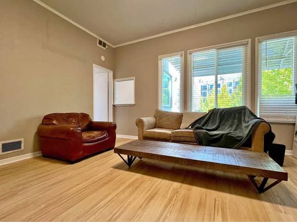 4BR/3BA Apartment on Summit St · Oakland photo 1