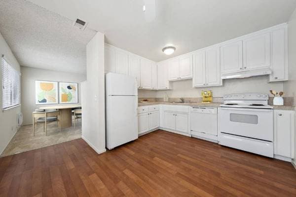 2BR/1BA Apartment on Hollis Avenue · Campbell photo 2