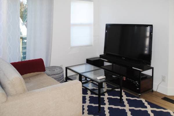 2BR/2BA In Law Adu on Summit Drive · Redwood City photo 3
