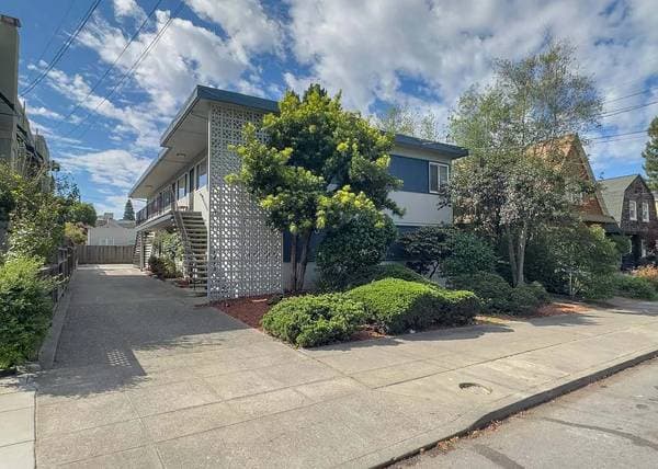 2BR/1BA Apartment on Hearst Ave · Berkeley photo 1