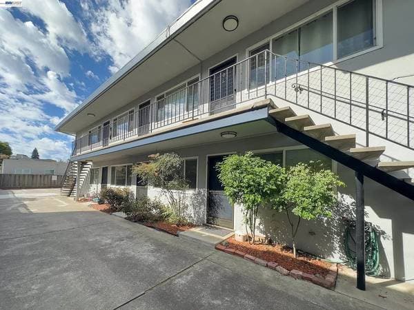 2BR/1BA Apartment on Hearst Ave · Berkeley photo 2