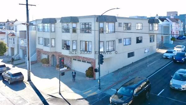 SF Renovated 4 Bed / 2 Bath / 2,170 SF House photo 3