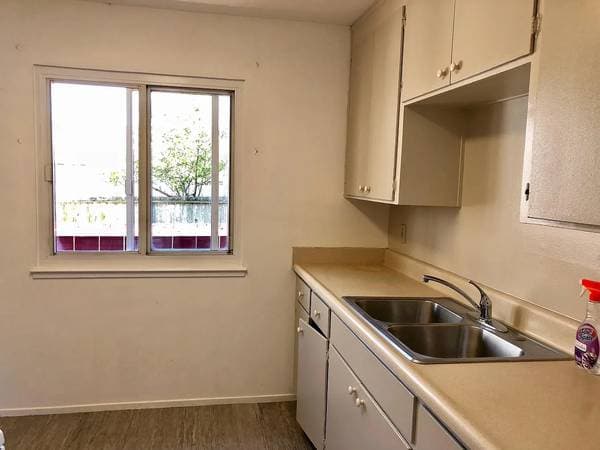 Bright and Spacious 3BD/3BA Home with Bonus Room and Garage photo 4