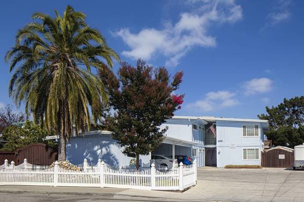 2BR/1BA Apartment · San Mateo photo 3