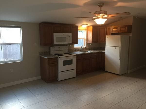 Super Cute and Updated Cottage near Downtown photo 2