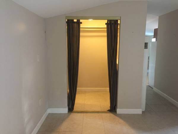 Super Cute and Updated Cottage near Downtown photo 3
