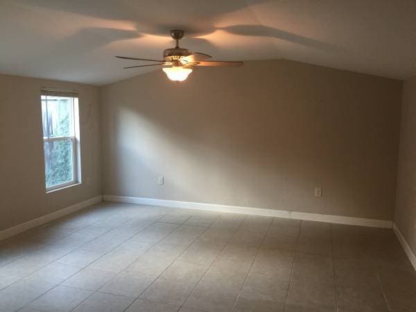 Super Cute and Updated Cottage near Downtown photo 4