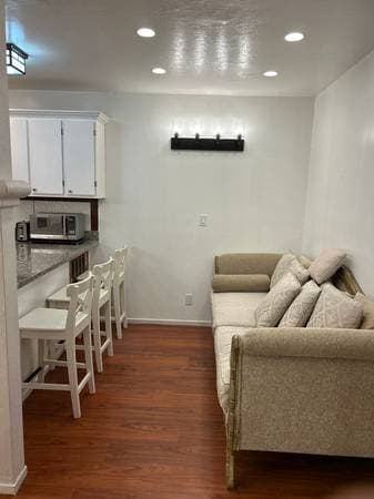 1BR Apartment · Oakland photo 3