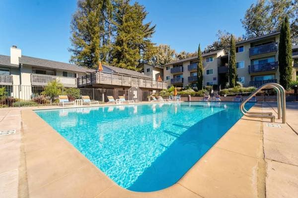 1BR/1BA Apartment on Hancock Street · Hayward photo 1