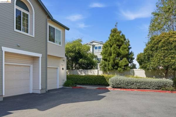 2BR/3BA Single Family House · Richmond photo 2