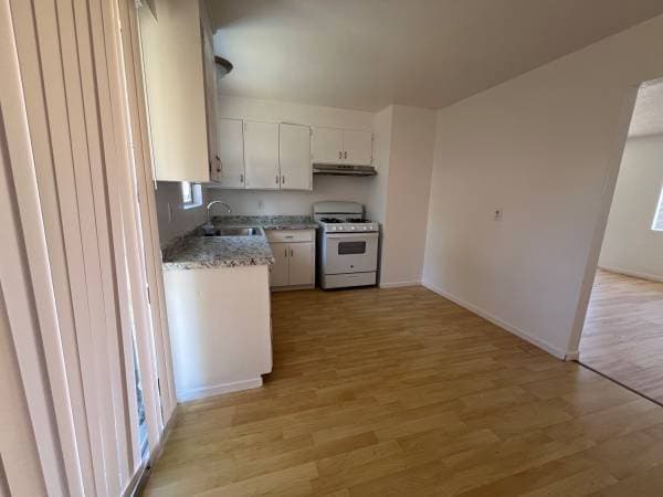 2BR/1BA Duplex on Aston Ave · Santa Rosa photo 1