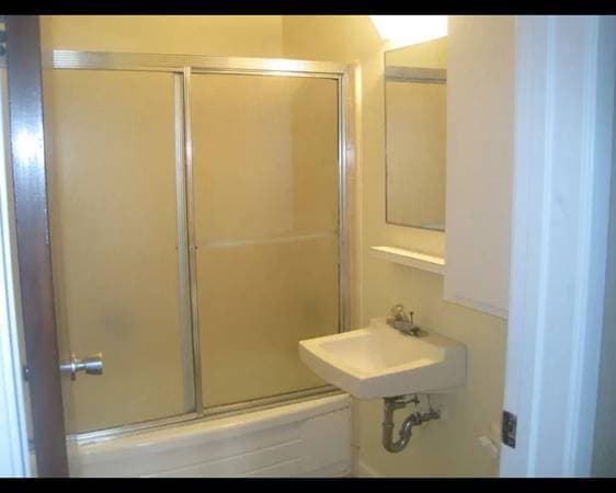 Charming And Comfortable One-bedroom Apartment In An Unbeatable Location—just One Block From Campus photo 3
