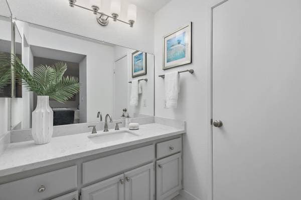 1BR/1BA Condo on Makati Cir · San Jose photo 1