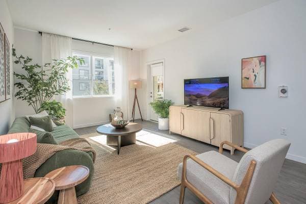 0BR/1BA Apartment on Golden Gate · Dublin photo 4