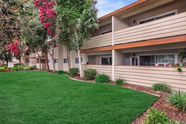 1BR/1BA Apartment on Central Avenue · Fremont photo 1