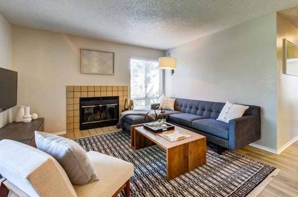 2BR/1BA Townhouse on Lakeville Cir · Petaluma photo 4