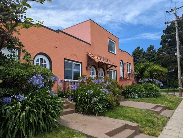 1BR/1BA Single Family House on Mabel Street · Berkeley photo 1