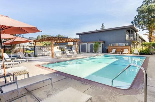 2BR/2BA Apartment on Escuela Avenue · Mountain View photo 4
