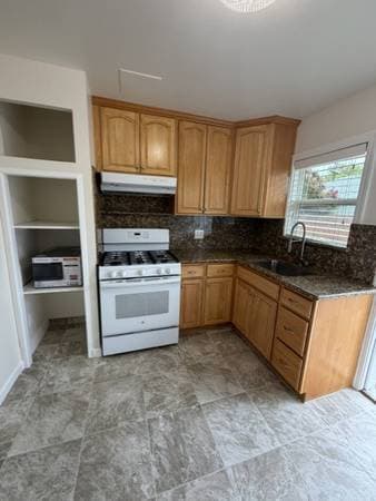 1BR/1BA Single Family House on South P Street · Pleasanton photo 1