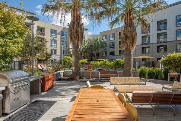 0BR/1BA Apartment on Golden Gate · Dublin photo 2