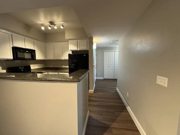 2BR/2BA Apartment on Round Barn Blvd · Santa Rosa photo 3