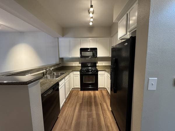 2BR/2BA Apartment on Round Barn Blvd · Santa Rosa photo 5