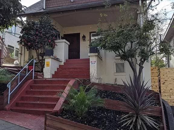 1BR/1BA Duplex on Cleveland St · Oakland photo 2