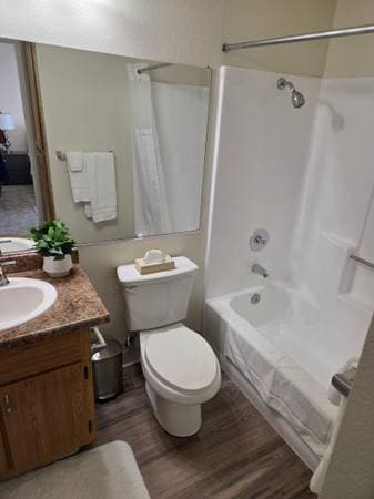 1BR/1BA Apartment · Vallejo photo 4