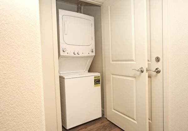 2BR/2BA Apartment on Business Center Dr. · Fairfield photo 5