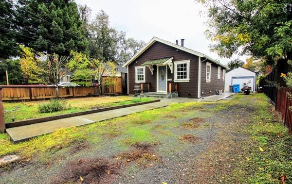 2BR/1BA Single Family House on Corby Ave · Santa Rosa photo 1