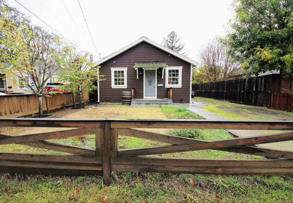 2BR/1BA Single Family House on Corby Ave · Santa Rosa photo 2