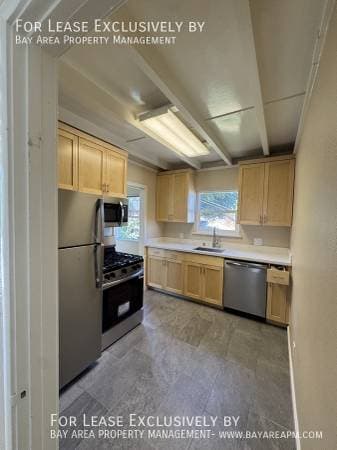 2BR/1BA Apartment on Elm Street · San Carlos photo 3