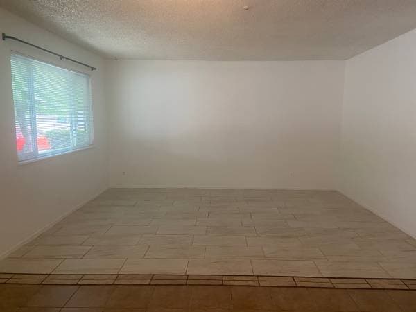 2BR/1BA Condo on Coffey Ln · Santa Rosa photo 3