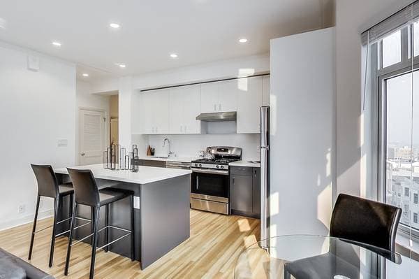 2BR/1BA Apartment on Lombard · San Francisco photo 2